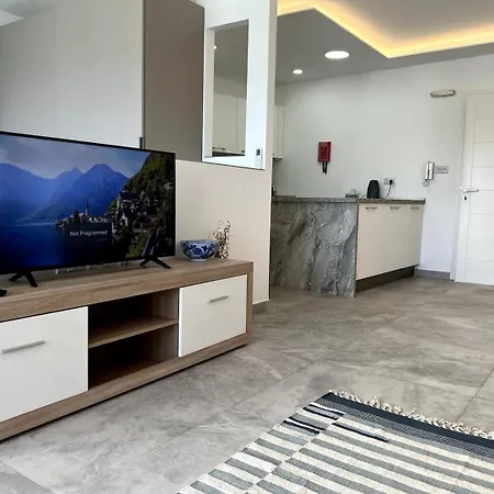 Beautiful Studio In Spb With Views By Homely * St. Paul's Bay