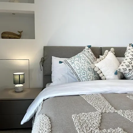 Beautiful Studio In Spb With Views By Homely Lejlighed