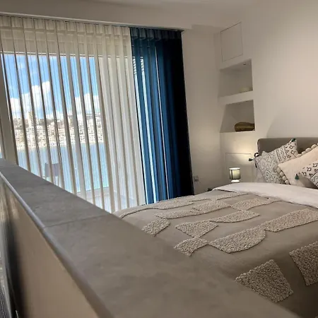 Beautiful Studio In Spb With Views By Homely Apartament