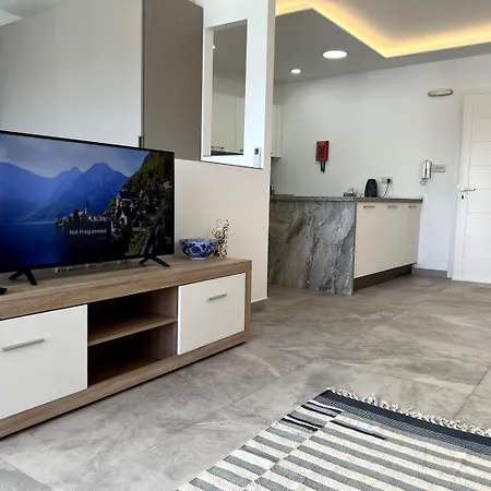 Beautiful Studio In Spb With Views By Homely * St. Paul's Bay